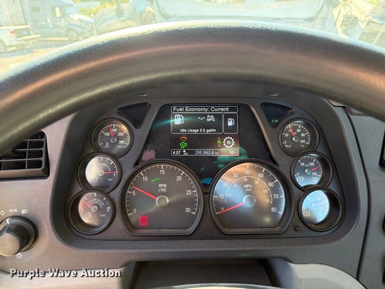 image for item FG3010 2022 Peterbilt 579 semi truck