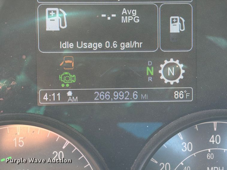 image for item FG3010 2022 Peterbilt 579 semi truck