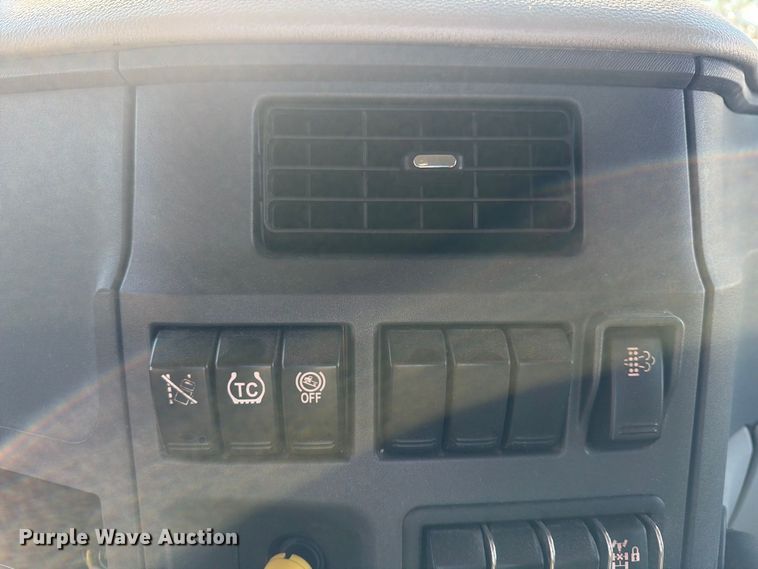 image for item FG3010 2022 Peterbilt 579 semi truck