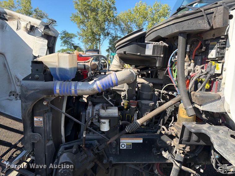 image for item FG3010 2022 Peterbilt 579 semi truck