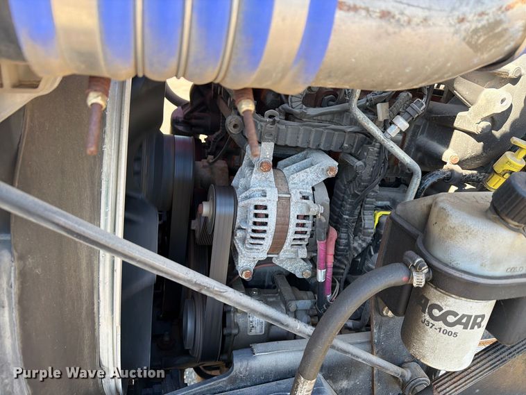 image for item FG3010 2022 Peterbilt 579 semi truck