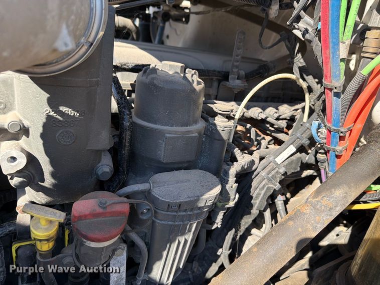 image for item FG3010 2022 Peterbilt 579 semi truck