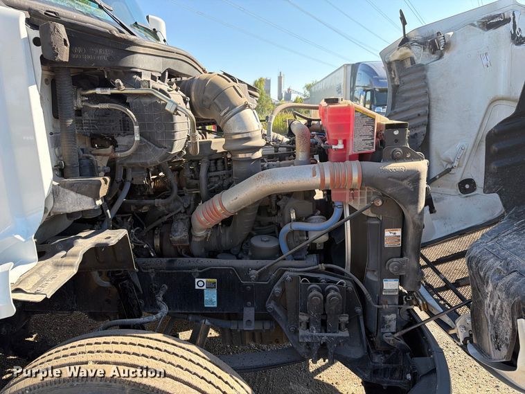 image for item FG3010 2022 Peterbilt 579 semi truck