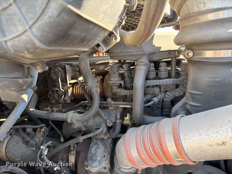 image for item FG3010 2022 Peterbilt 579 semi truck