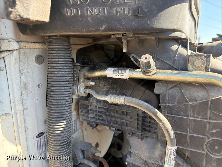 image for item FG3010 2022 Peterbilt 579 semi truck