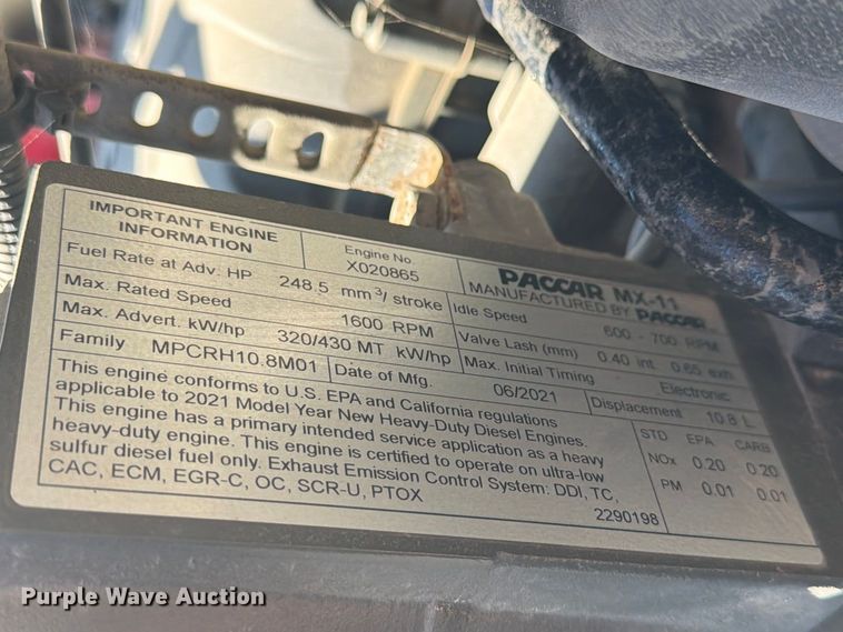 image for item FG3010 2022 Peterbilt 579 semi truck