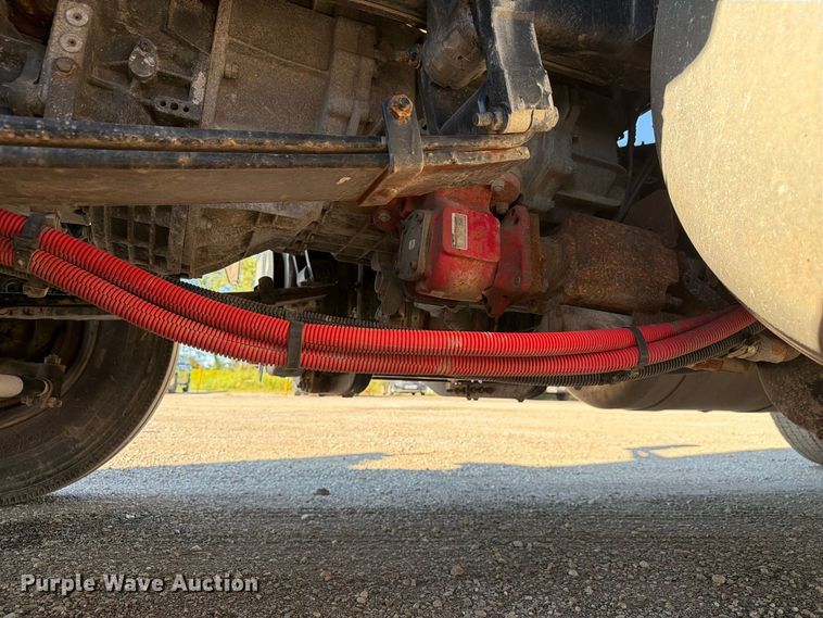 image for item FG3010 2022 Peterbilt 579 semi truck