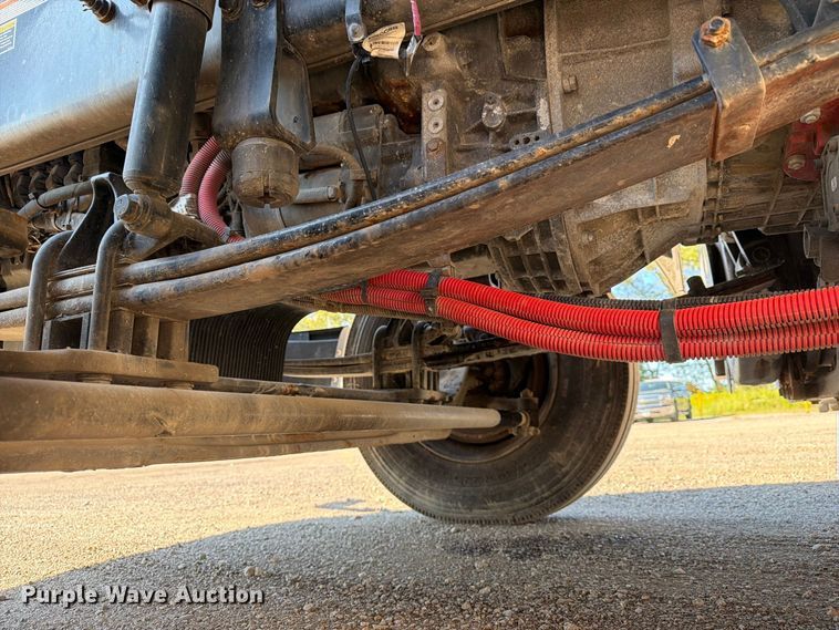 image for item FG3010 2022 Peterbilt 579 semi truck