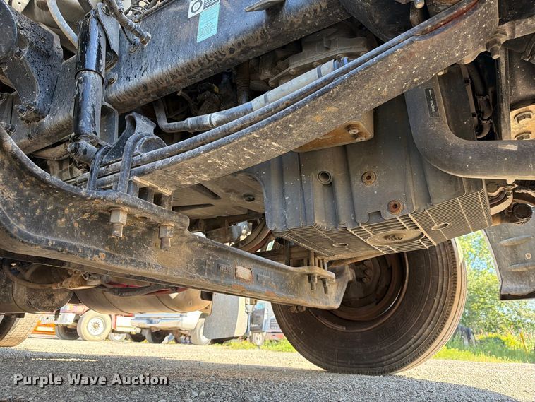 image for item FG3010 2022 Peterbilt 579 semi truck