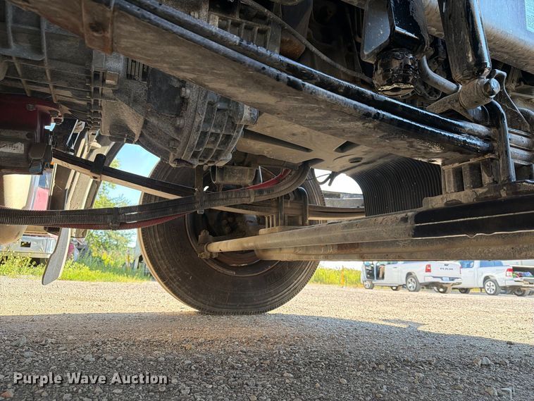image for item FG3010 2022 Peterbilt 579 semi truck