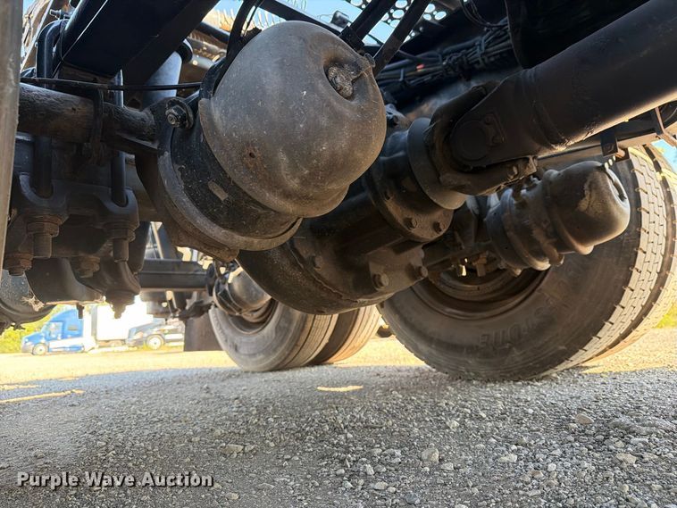 image for item FG3010 2022 Peterbilt 579 semi truck
