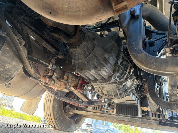image for item FG3010 2022 Peterbilt 579 semi truck