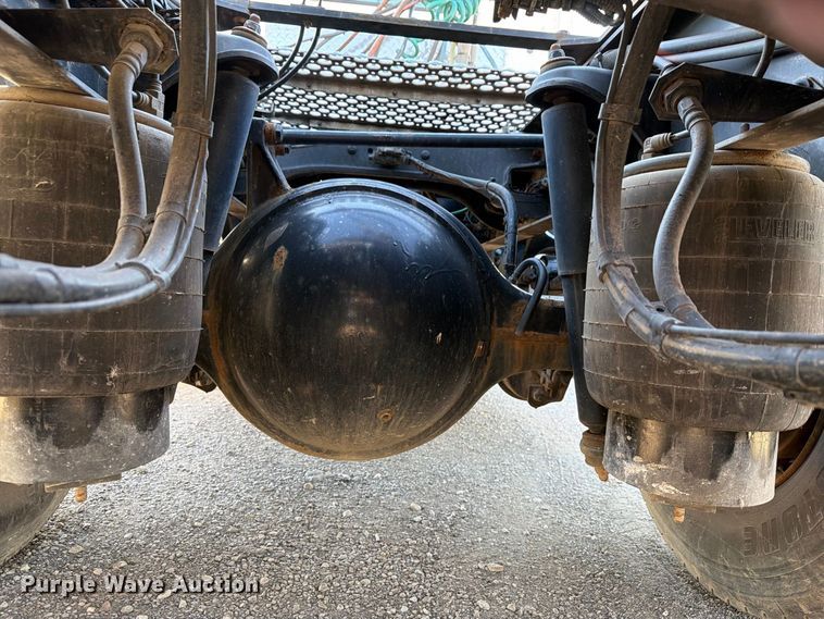 image for item FG3010 2022 Peterbilt 579 semi truck