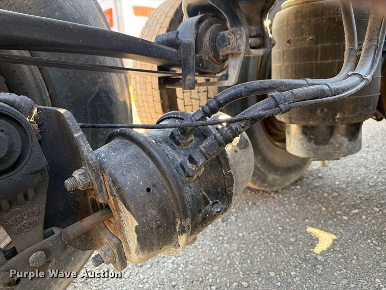 image for item FG3010 2022 Peterbilt 579 semi truck