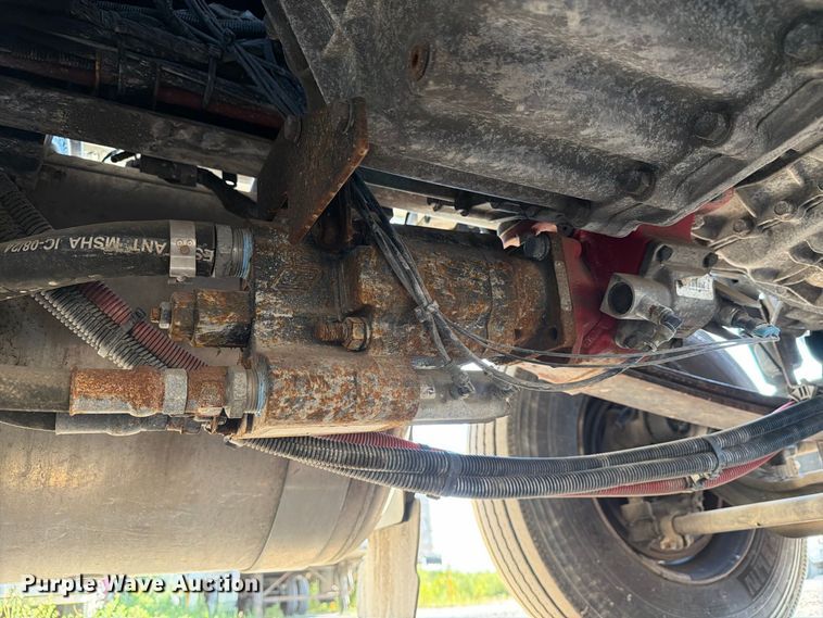 image for item FG3010 2022 Peterbilt 579 semi truck