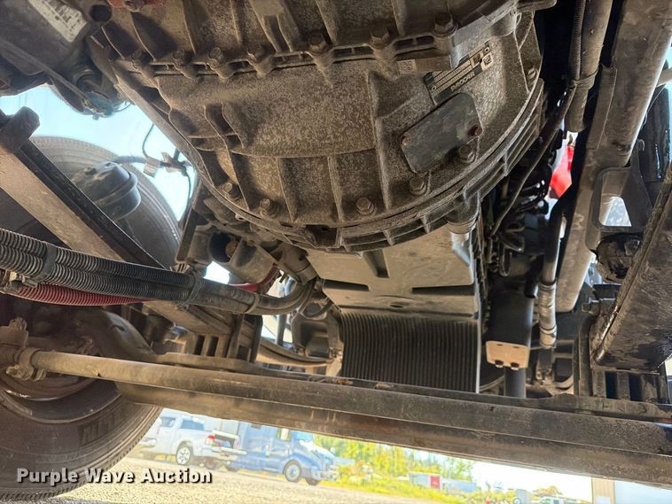 image for item FG3010 2022 Peterbilt 579 semi truck