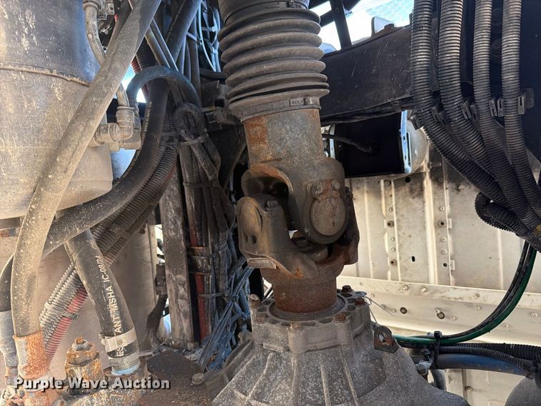 image for item FG3010 2022 Peterbilt 579 semi truck