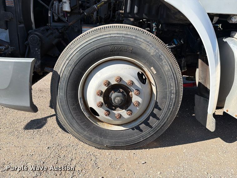 image for item FG3010 2022 Peterbilt 579 semi truck