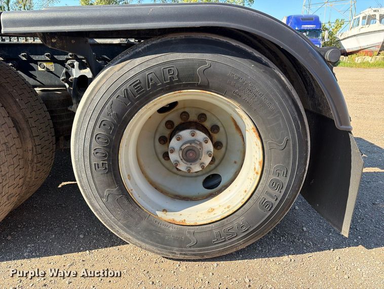 image for item FG3010 2022 Peterbilt 579 semi truck