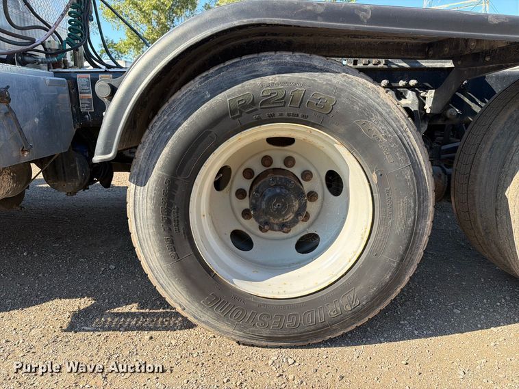 image for item FG3010 2022 Peterbilt 579 semi truck