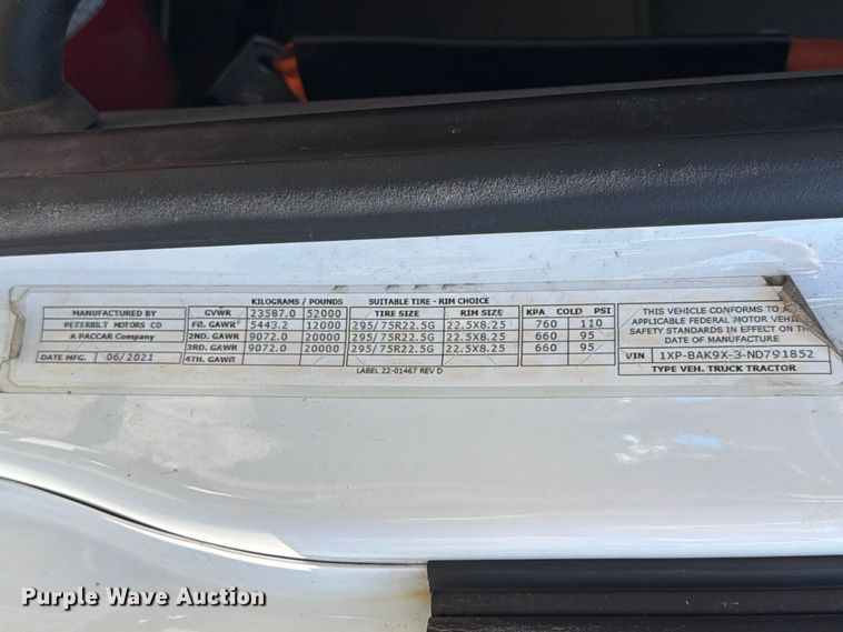 image for item FG3010 2022 Peterbilt 579 semi truck