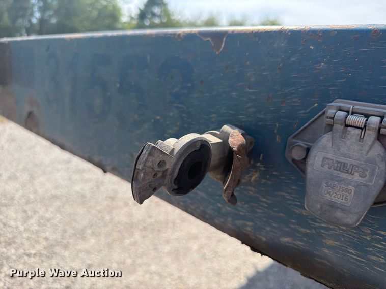 image for item FI0372 2013 Great Dane flatbed trailer