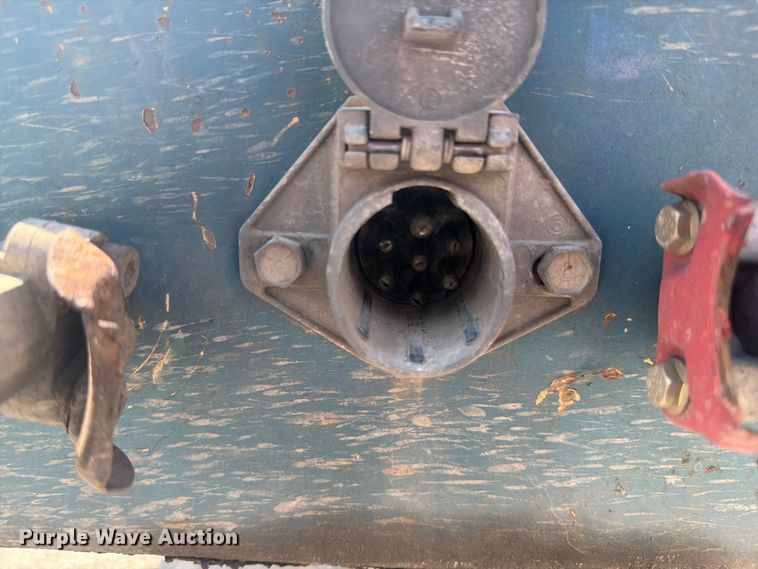 image for item FI0372 2013 Great Dane flatbed trailer