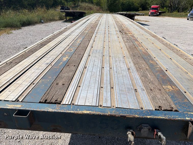 image for item FI0372 2013 Great Dane flatbed trailer