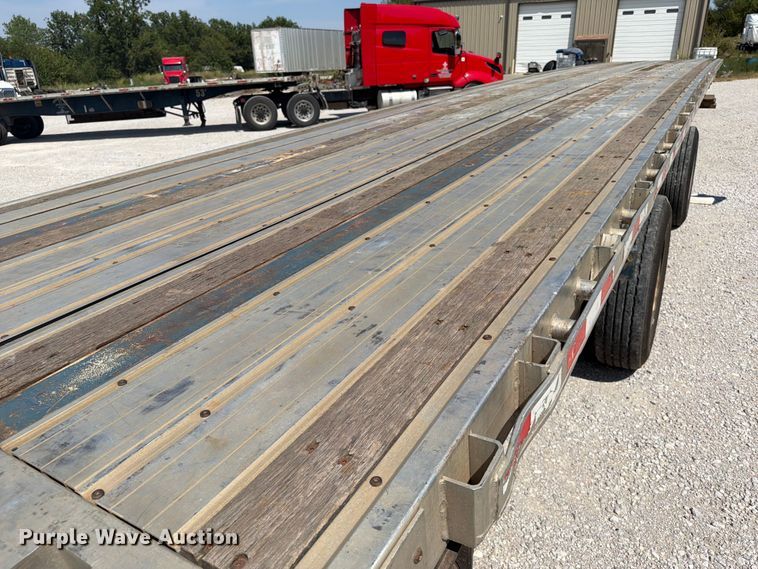 image for item FI0372 2013 Great Dane flatbed trailer