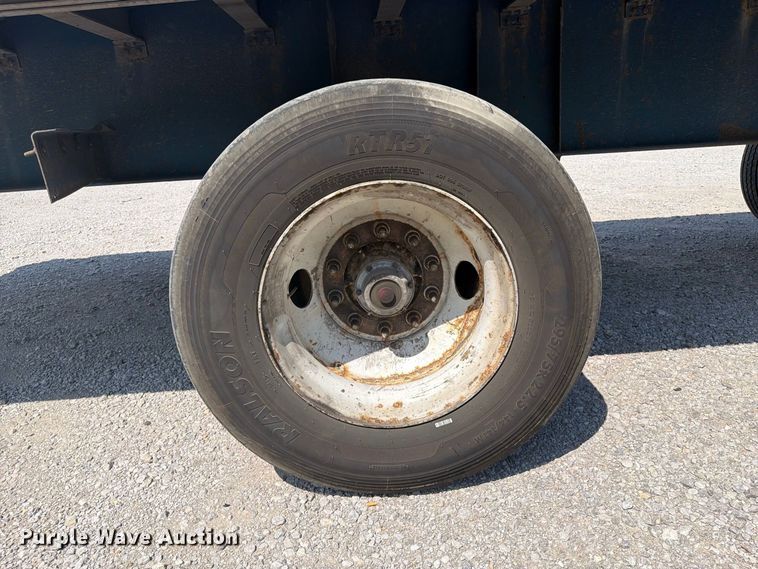 image for item FI0372 2013 Great Dane flatbed trailer