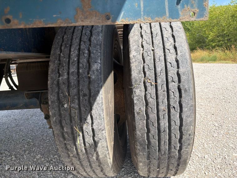 image for item FI0372 2013 Great Dane flatbed trailer