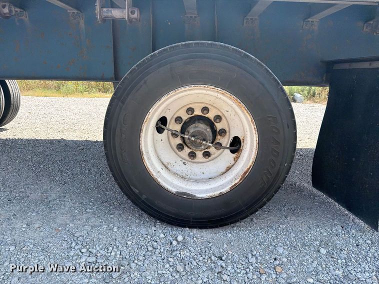 image for item FI0372 2013 Great Dane flatbed trailer