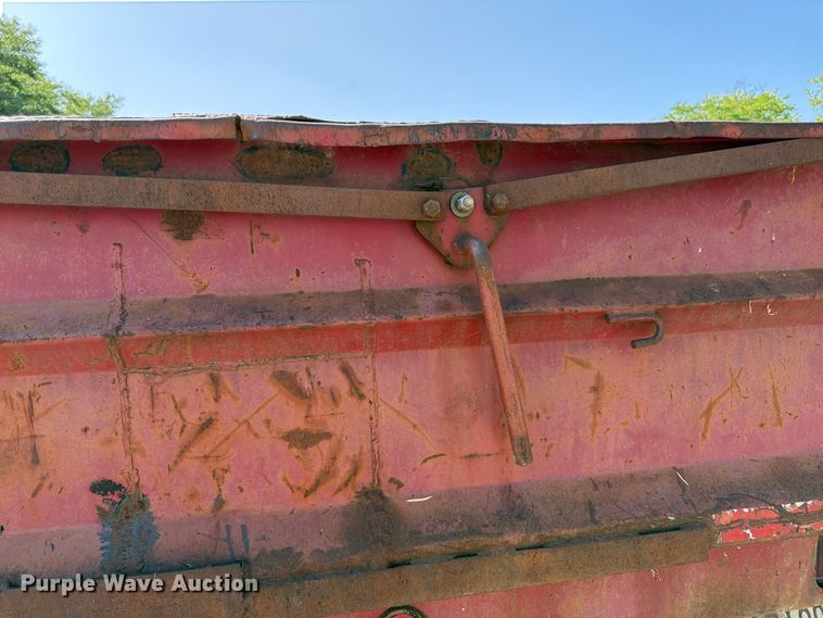 image for item FK3378 2000 Ford F650 dump truck