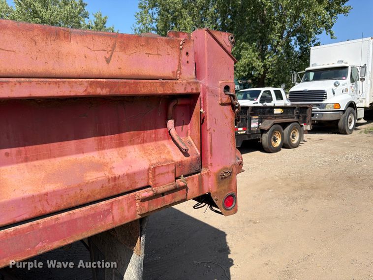 image for item FK3378 2000 Ford F650 dump truck