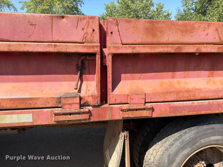 image for item FK3378 2000 Ford F650 dump truck