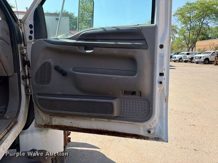 image for item FK3378 2000 Ford F650 dump truck