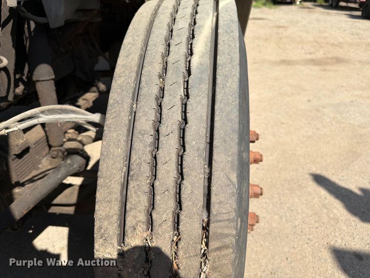 image for item FK3378 2000 Ford F650 dump truck