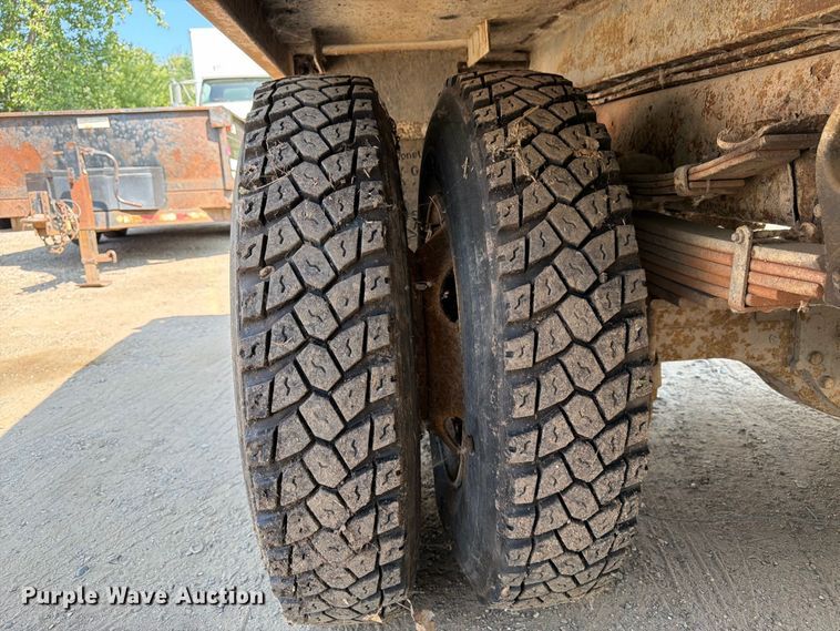 image for item FK3378 2000 Ford F650 dump truck