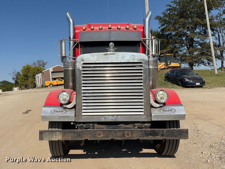 image for item FK3401 2004 Peterbilt 379 semi truck