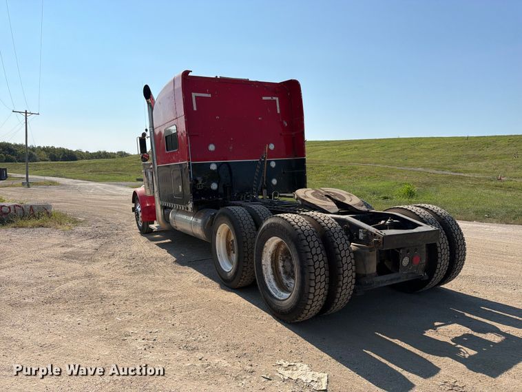 image for item FK3401 2004 Peterbilt 379 semi truck