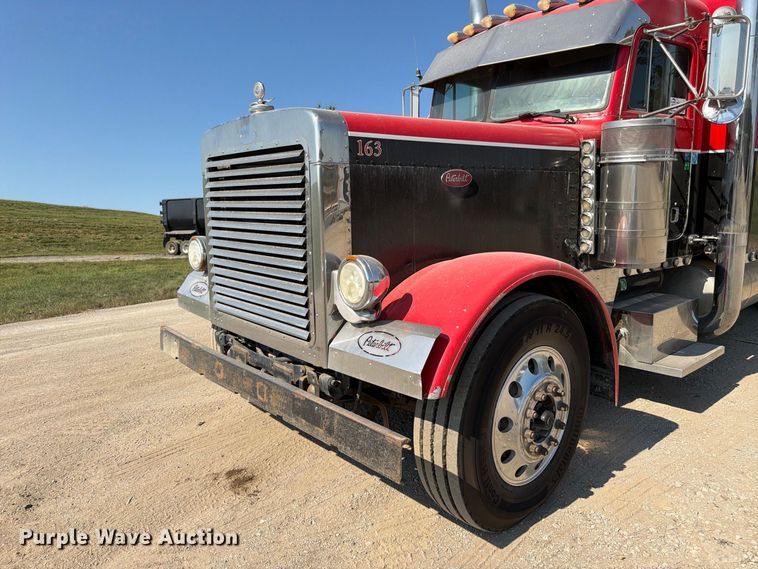 image for item FK3401 2004 Peterbilt 379 semi truck