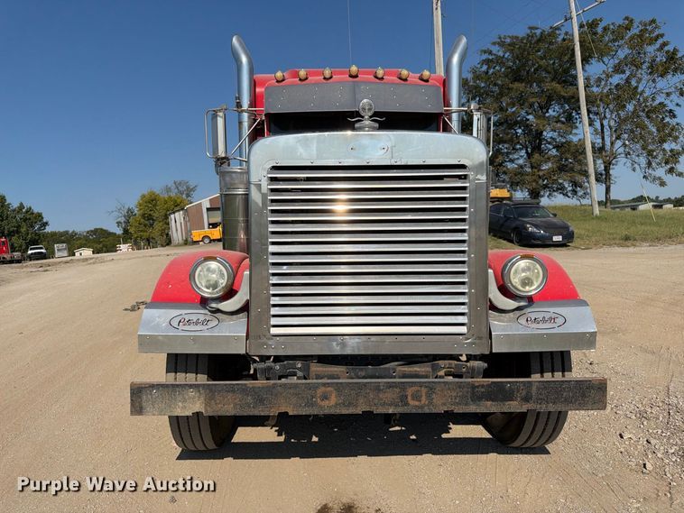 image for item FK3401 2004 Peterbilt 379 semi truck