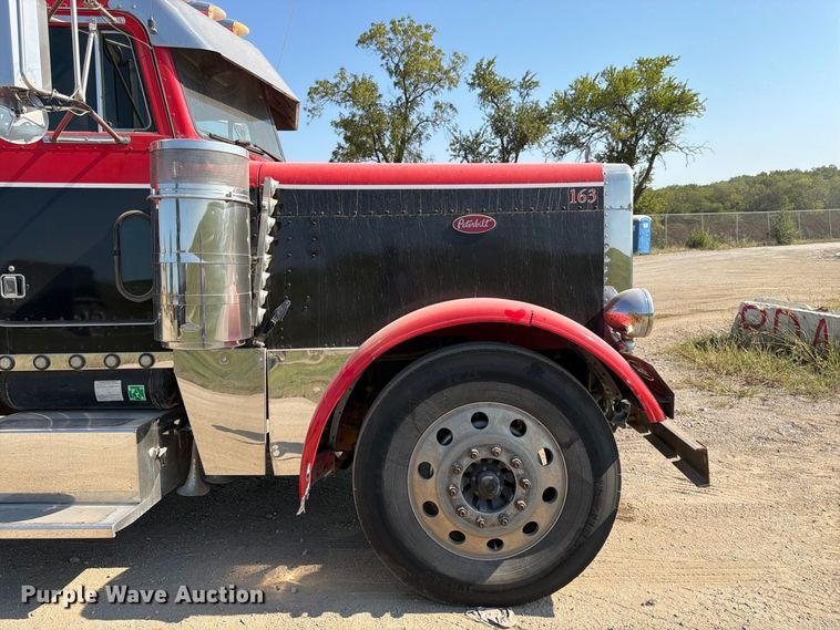 image for item FK3401 2004 Peterbilt 379 semi truck