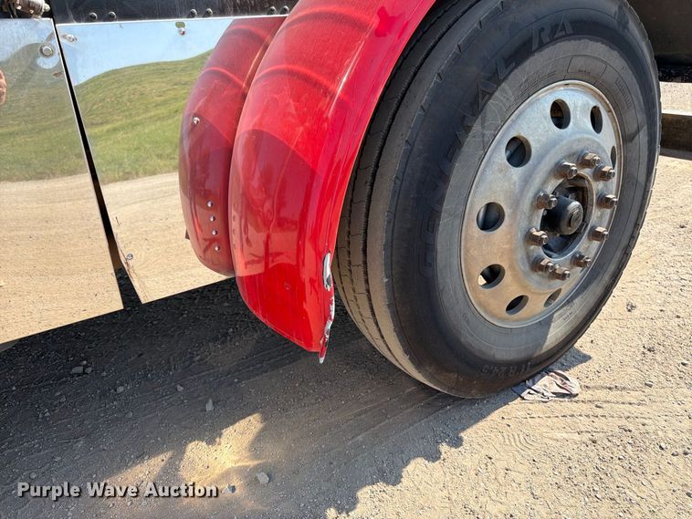 image for item FK3401 2004 Peterbilt 379 semi truck