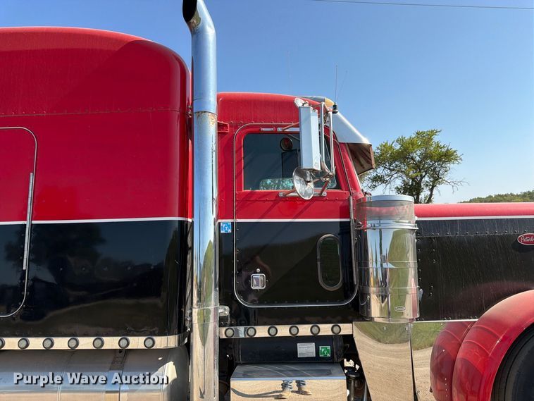 image for item FK3401 2004 Peterbilt 379 semi truck