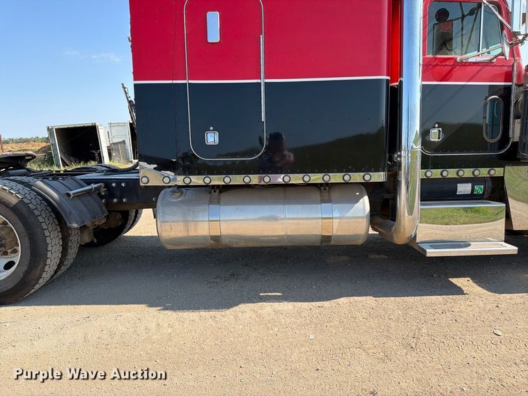 image for item FK3401 2004 Peterbilt 379 semi truck