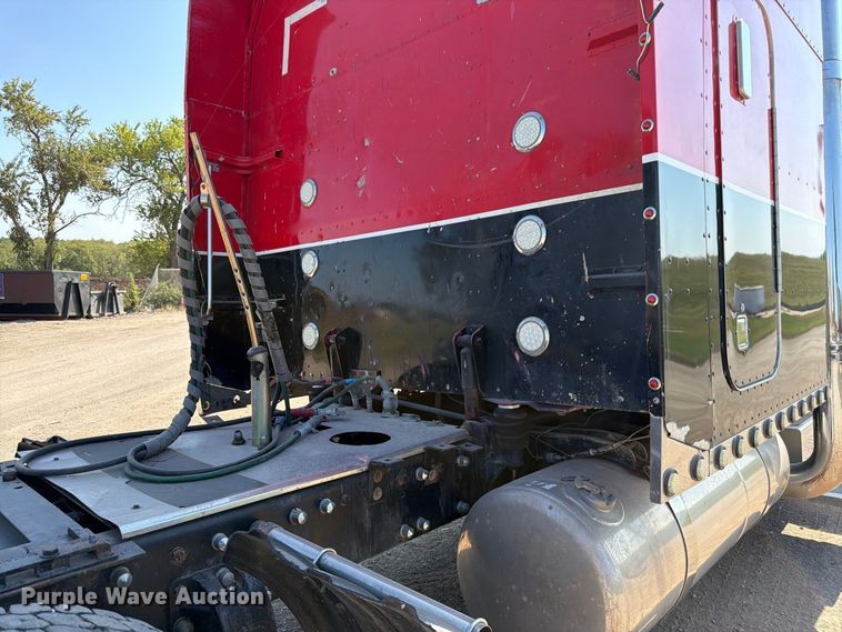 image for item FK3401 2004 Peterbilt 379 semi truck