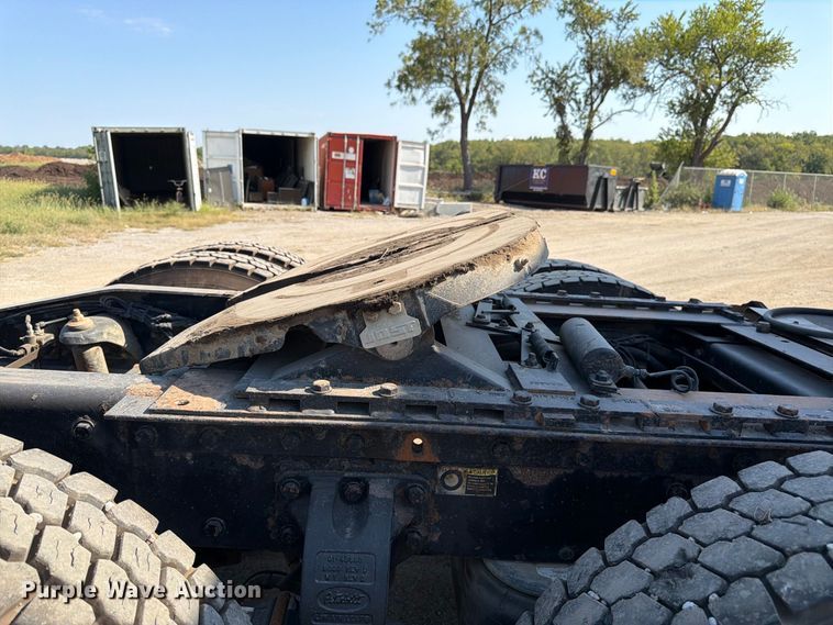 image for item FK3401 2004 Peterbilt 379 semi truck