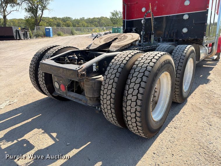 image for item FK3401 2004 Peterbilt 379 semi truck