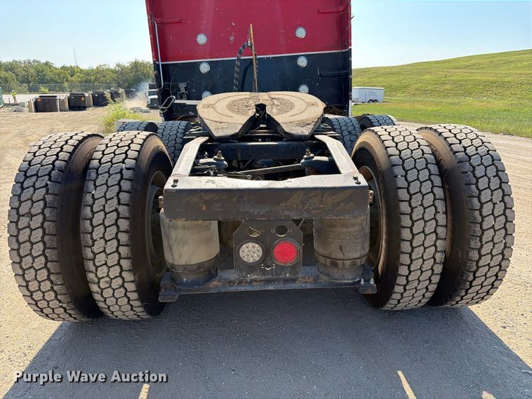 image for item FK3401 2004 Peterbilt 379 semi truck